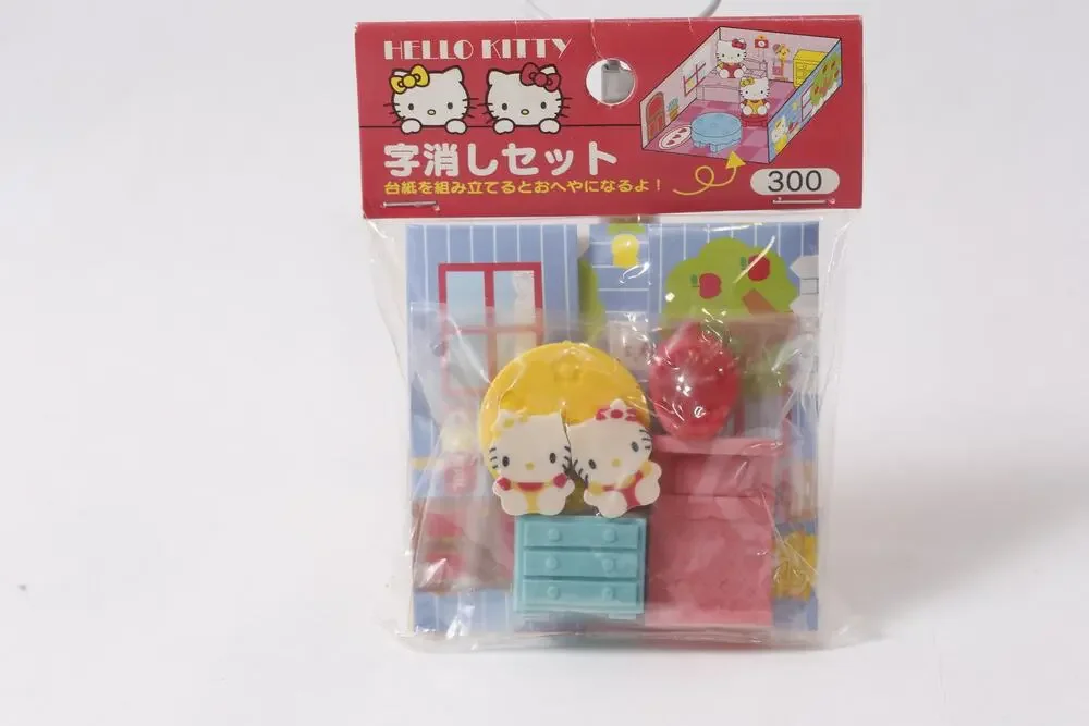 2000 Sanrio Hello Kitty Furniture-shaped Erasers Kitty's Room ~ 260702-WH 1224